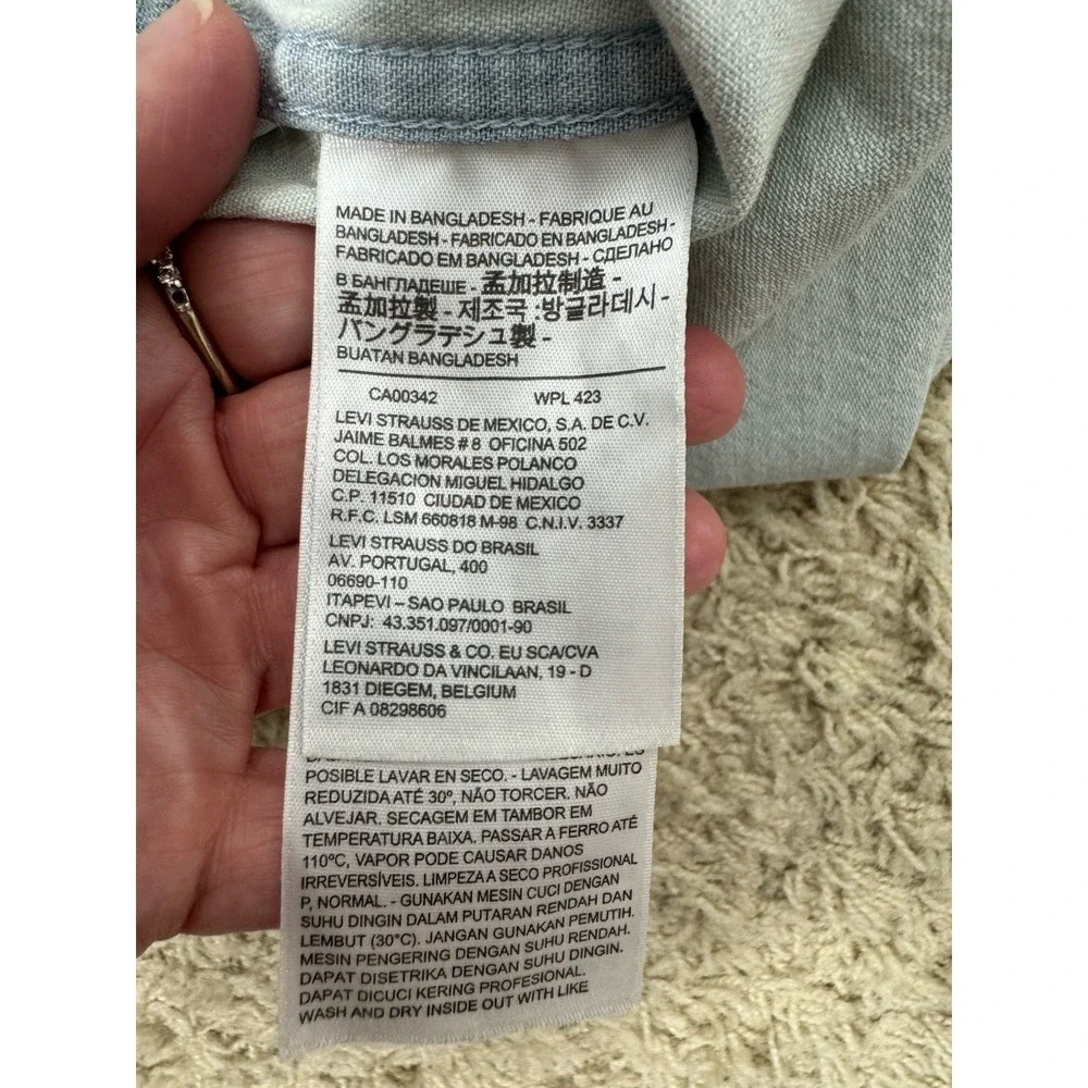 Levis excellent no